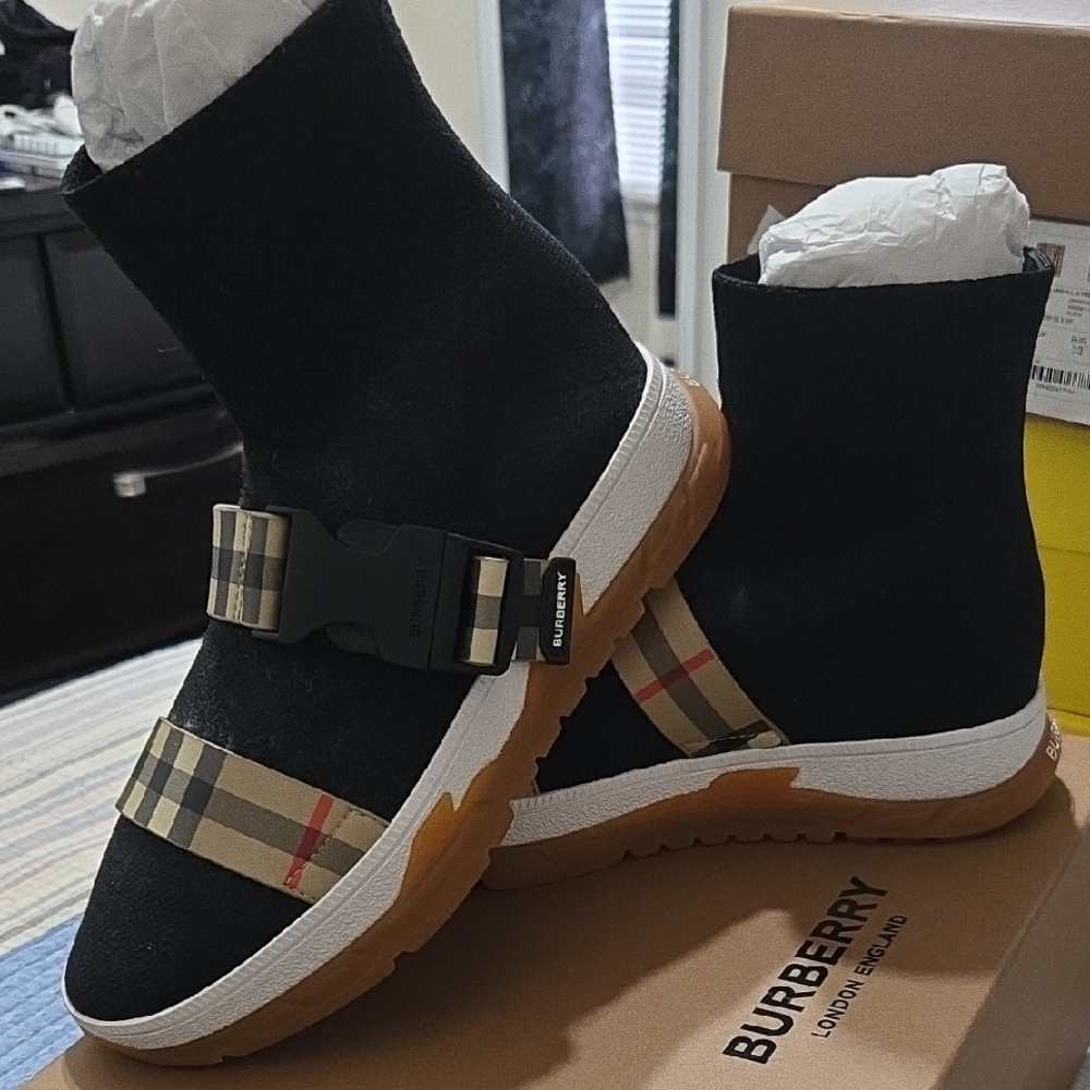 *NEW* Kids Burberry Sock Sneakers.